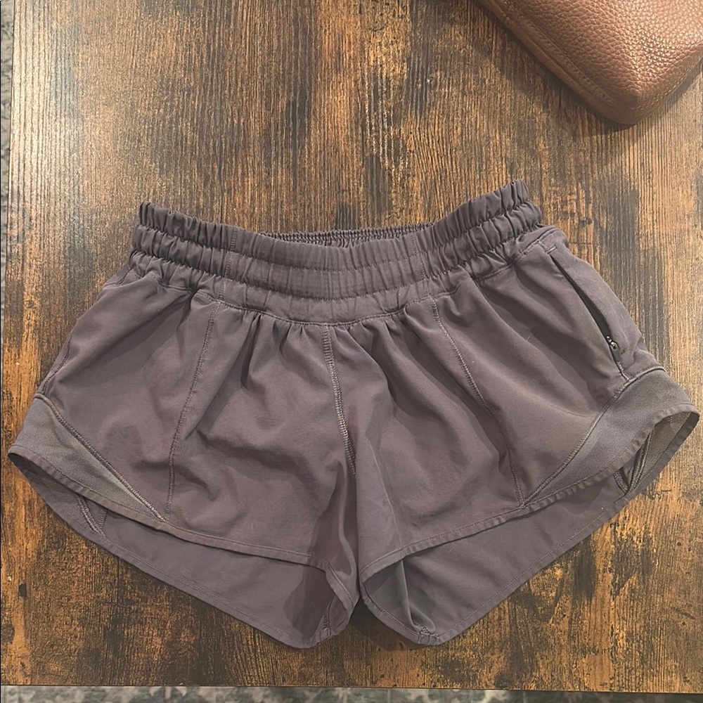 Lululemon Hotty Hot Lo-Rise Shorts 2.5”